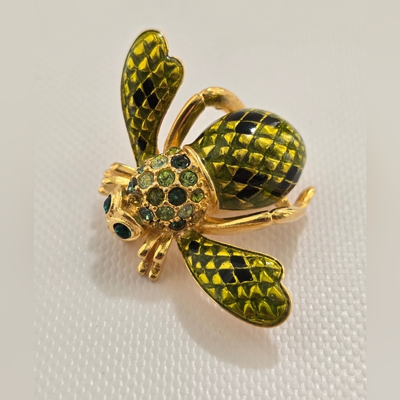 Joan Rivers Jewelry - Joan Rivers Bee Brooch – Green Crystal Gold Tone Insect Pin Statement Vintage